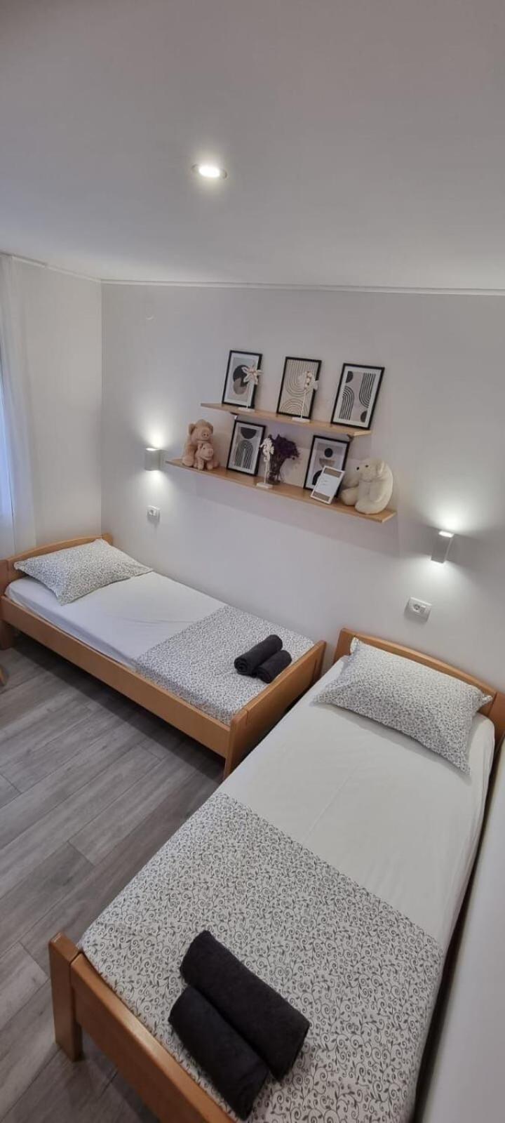 Apartments Mladen Duće Kültér fotó